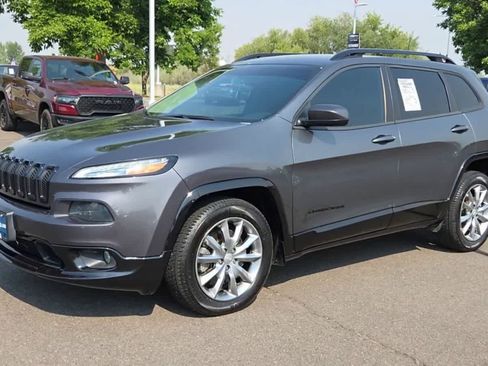 Used 2018 Jeep Cherokee Latitude FWD image 4