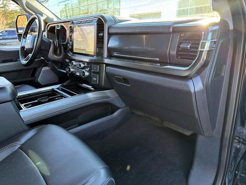 Used 2023 Ford F250 Lariat w/ Lariat Ultimate Package image 11