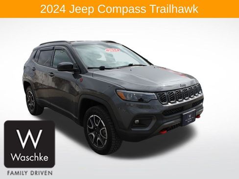 Used 2024 Jeep Compass Trailhawk w/ Trailhawk Elite Group image 1