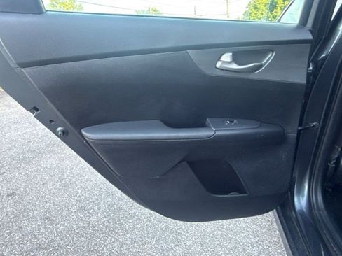 Used 2019 Kia Forte LXS FWD image 13