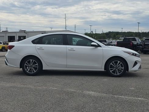 Used 2023 Kia Forte LXS w/ LXS Technology Package FWD image 7