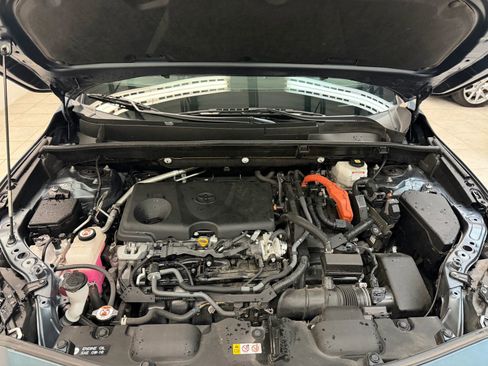 Used 2023 Toyota Venza XLE image 32