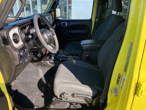 Used 2024 Jeep Wrangler Willys image 7