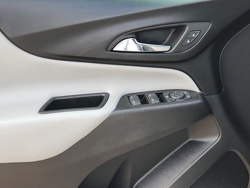 Used 2022 Chevrolet Equinox LS AWD/4WD image 8