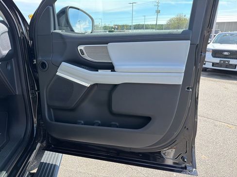 Certified 2025 Ford Expedition Max Platinum image 24