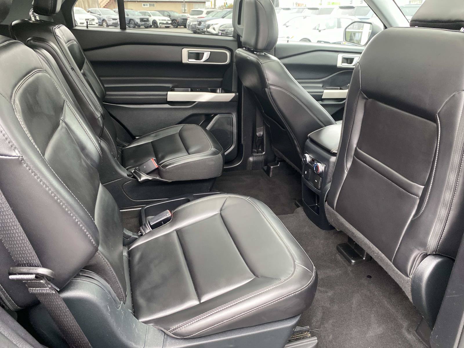 Used 2021 Ford Explorer XLT w/ Equipment Group 202A AWD/4WD image 27
