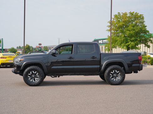 Used 2022 Toyota Tacoma TRD Off-Road AWD/4WD image 6