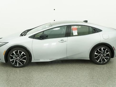 New 2026 Toyota Prius Plug-In Hybrid FWD image 3