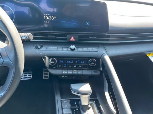 Certified 2025 Hyundai Elantra SEL FWD image 19