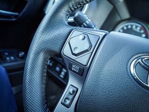 Used 2022 Toyota Tacoma TRD Off-Road image 20