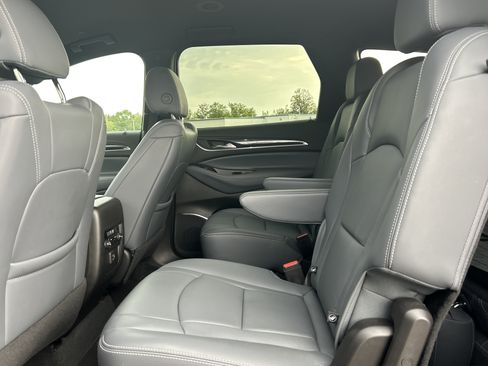 Used 2022 Buick Enclave Essence w/ LPO, Touring Package AWD/4WD image 20