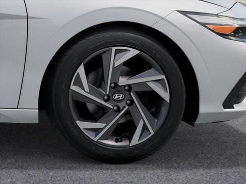 New 2025 Hyundai Elantra SEL image 8