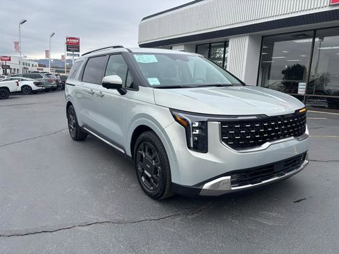 Used 2025 Kia Carnival SX image 2