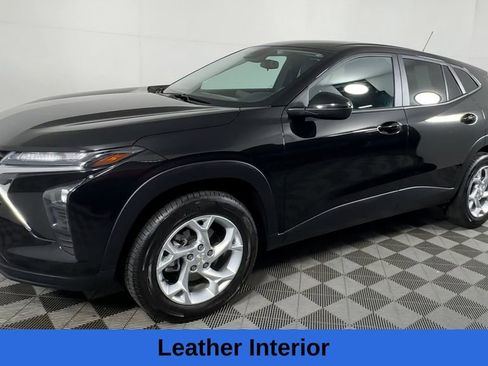 Used 2024 Chevrolet Trax LS w/ LS Convenience Package FWD image 6