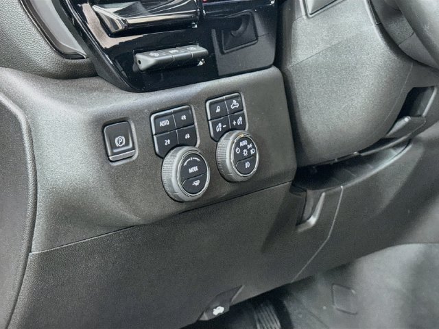 Used 2024 Chevrolet Silverado 2500 ZR2 w/ Technology Package AWD/4WD image 10