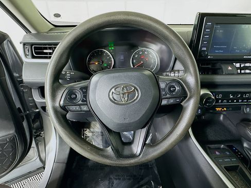 Used 2022 Toyota RAV4 XLE w/ Convenience Package FWD image 15