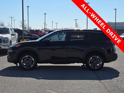 Used 2024 Nissan Rogue SV image 3