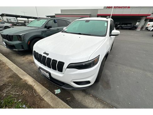 Used 2019 Jeep Cherokee Latitude Plus FWD image 3