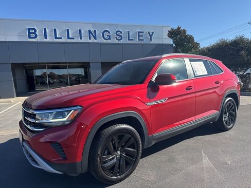 Used 2022 Volkswagen Atlas Cross Sport SE image 2