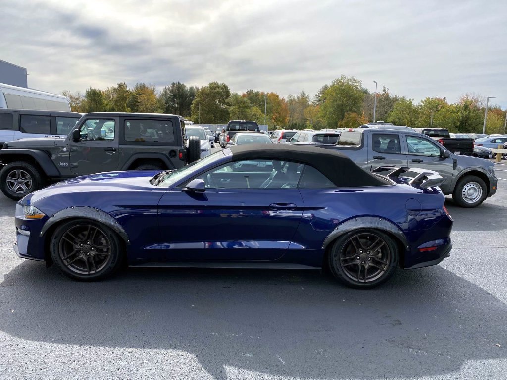Used 2020 Ford Mustang Premium RWD image 7