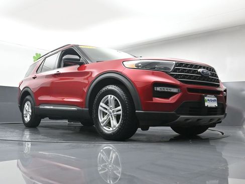 Used 2022 Ford Explorer XLT w/ Equipment Group 202A AWD/4WD image 23