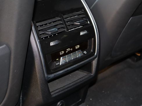 Used 2022 BMW X6 xDrive40i w/ Executive Package AWD/4WD image 18