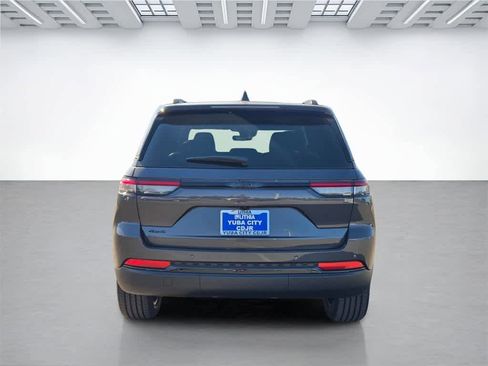 New 2025 Jeep Grand Cherokee Altitude image 5