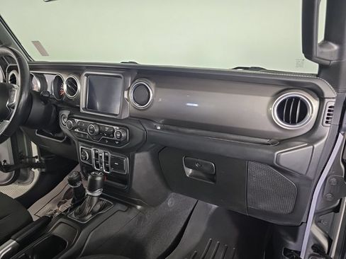 Used 2018 Jeep Wrangler Unlimited Sahara w/ Dual Top Group AWD/4WD image 35