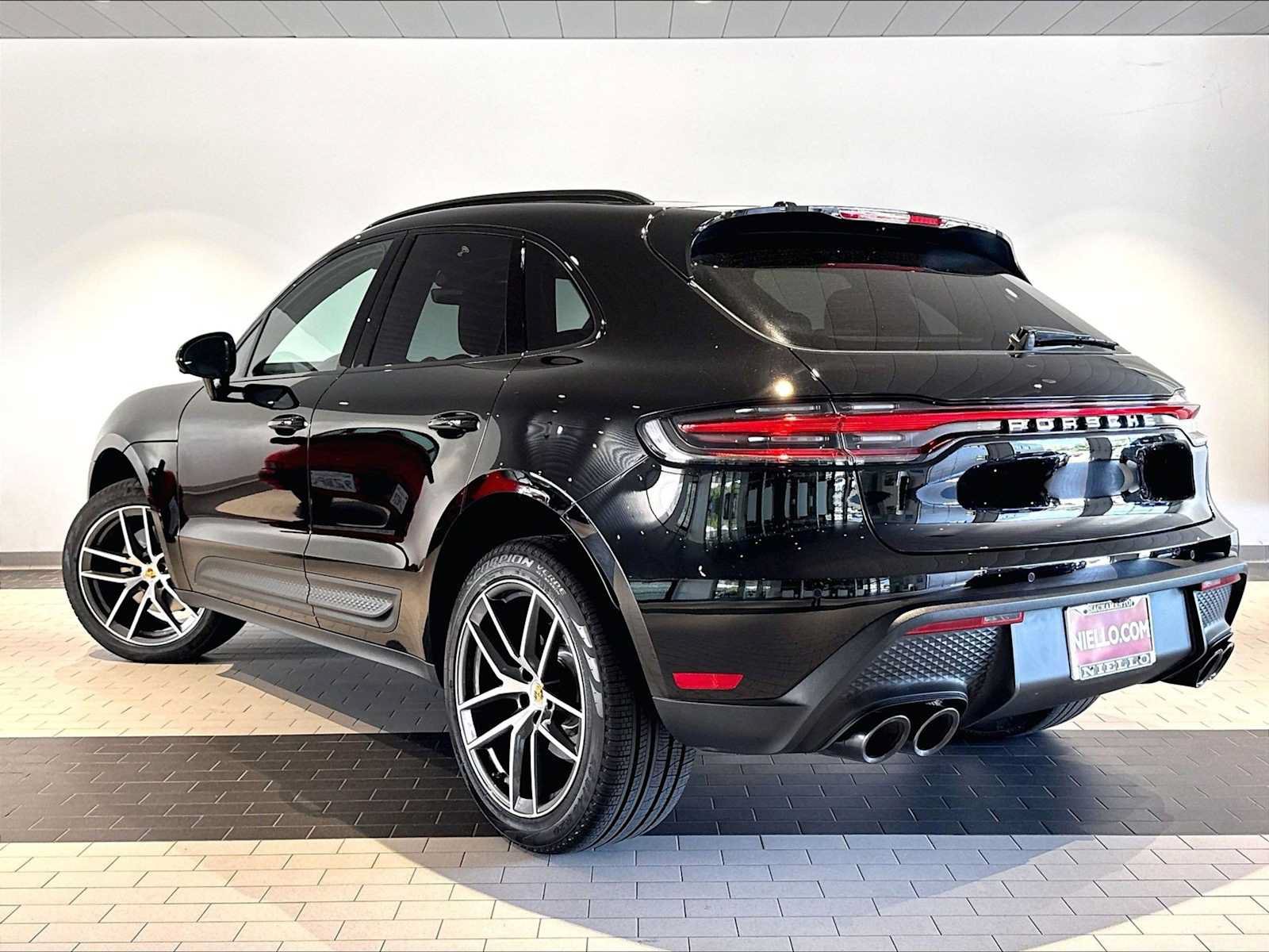 Used 2026 Porsche Macan AWD/4WD image 3
