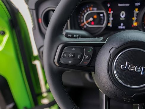 Used 2025 Jeep Gladiator Rubicon image 14