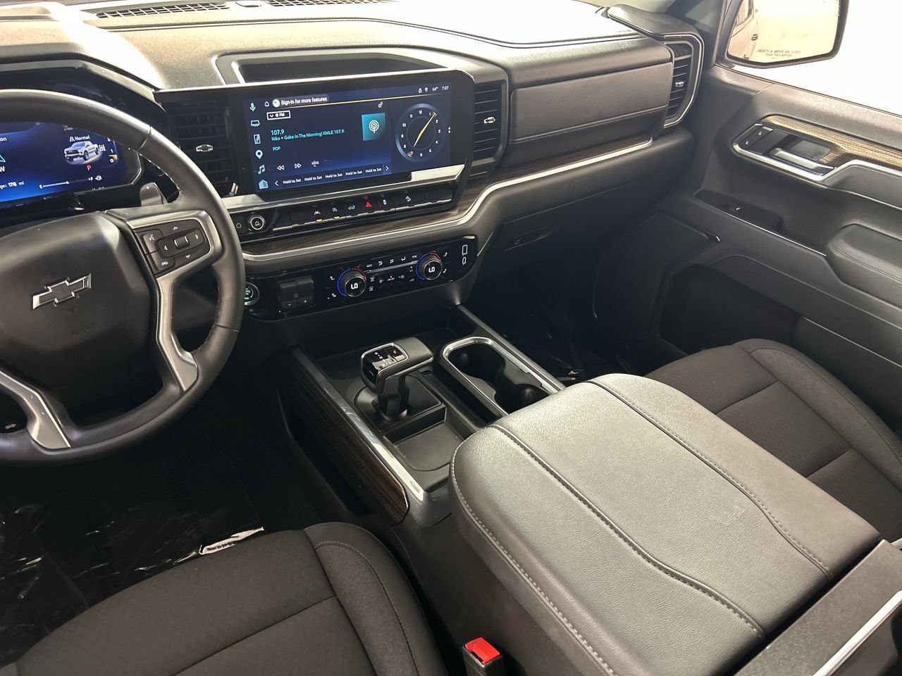 Used 2026 Chevrolet Silverado 1500 LT Trail Boss w/ Dark Appearance Package AWD/4WD image 23