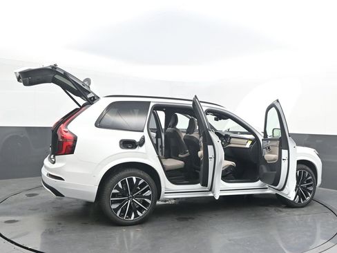 New 2026 Volvo XC90 B6 Ultra image 39