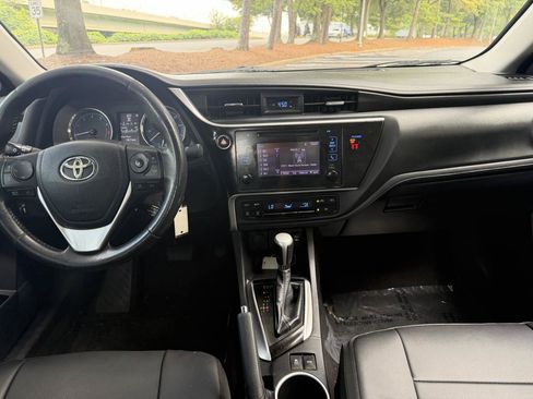 Used 2019 Toyota Corolla SE FWD image 23