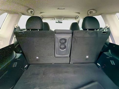 Used 2018 Nissan Rogue SV image 25