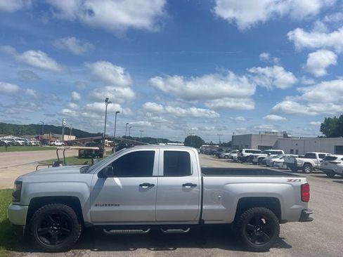 Used 2017 Chevrolet Silverado 1500 LT w/ Redline Edition AWD/4WD image 3
