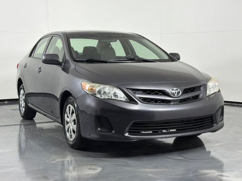 Used 2011 Toyota Corolla LE FWD image 3
