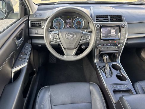 Used 2017 Toyota Camry XLE image 8