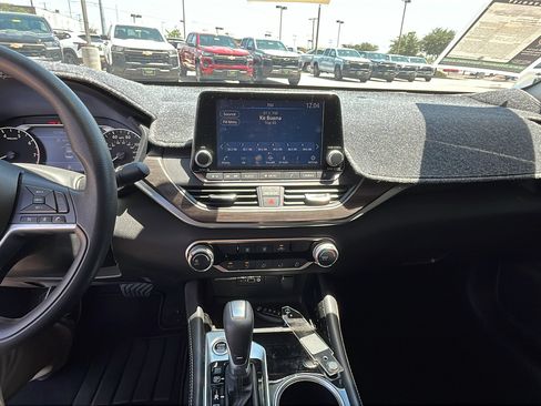 Used 2023 Nissan Altima 2.5 SV FWD image 19