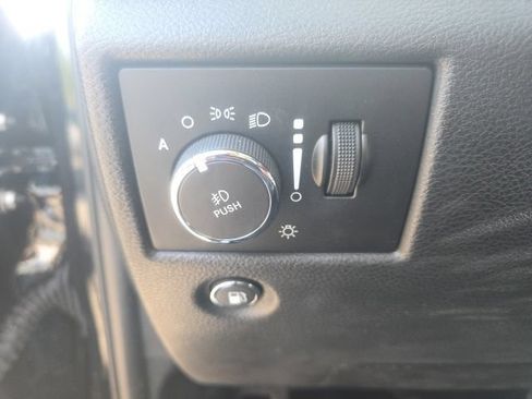Used 2020 Jeep Grand Cherokee Limited w/ Luxury Group II AWD/4WD image 30