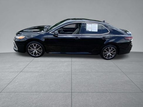 Used 2022 Toyota Camry XLE w/ Navigation Upgrade Package FWD image 4