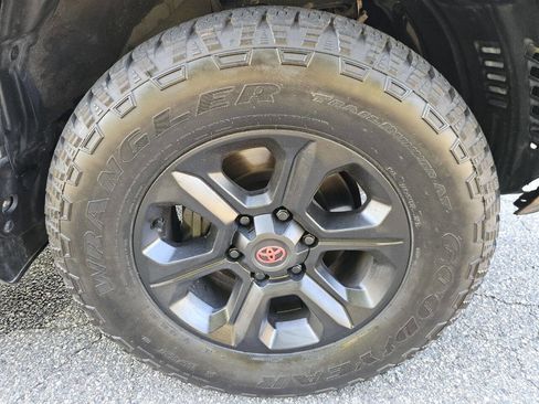 Used 2016 Toyota 4Runner SR5 AWD/4WD image 31
