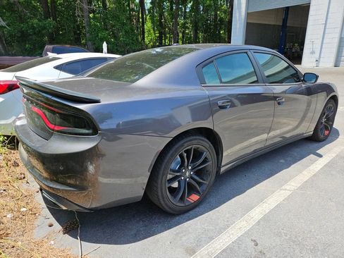 Used 2018 Dodge Charger SXT w/ Blacktop Package RWD image 8