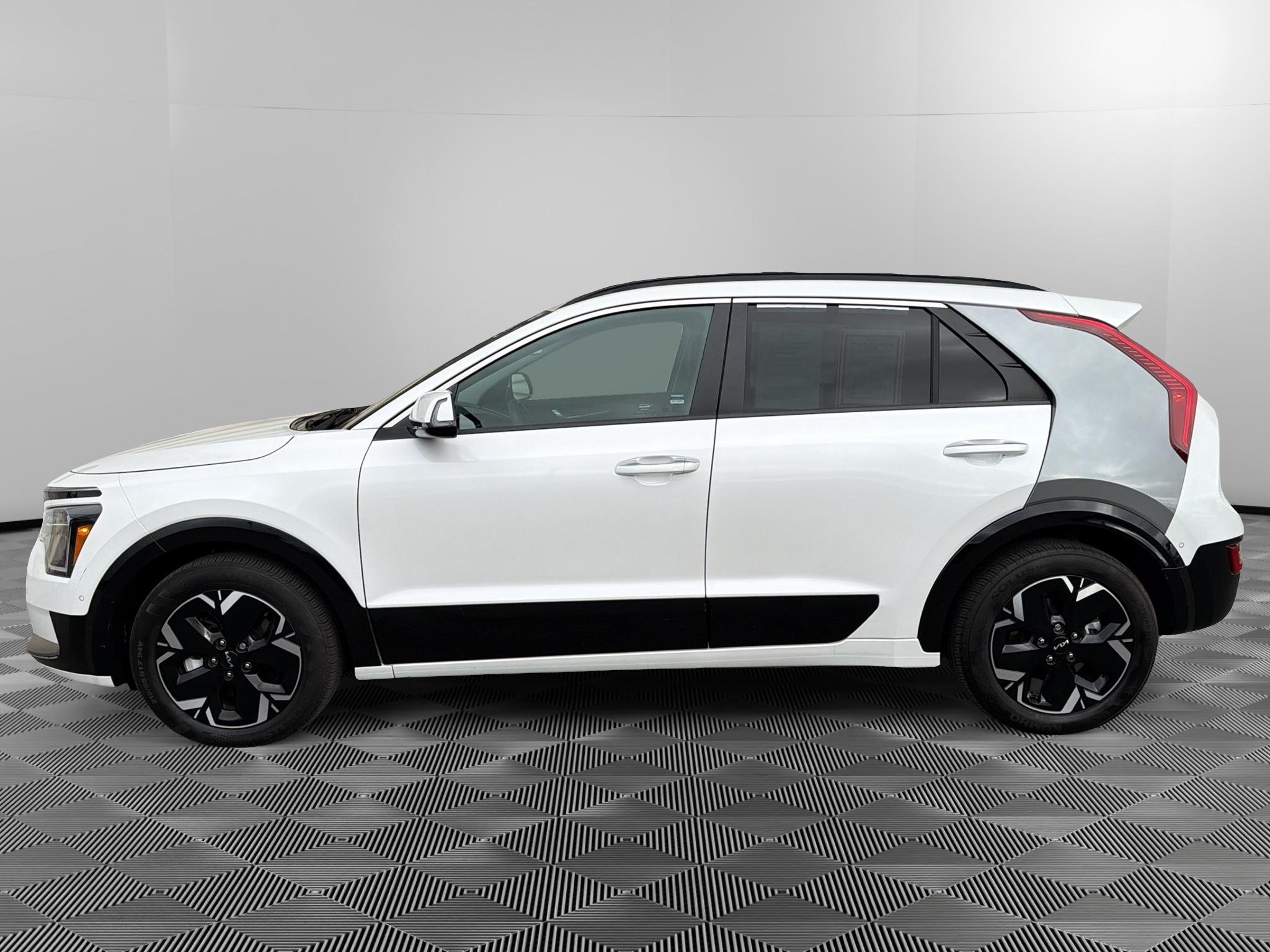 Certified 2023 Kia Niro Wave w/ Wave Preserve Package FWD image 8