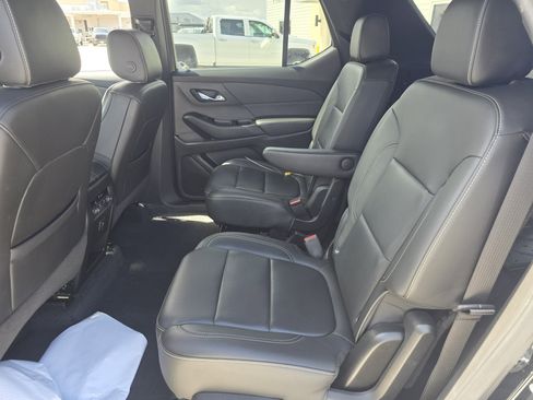 Used 2023 Chevrolet Traverse LT w/ LPO, Floor Liner Package FWD image 10