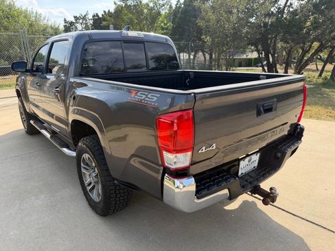Used 2016 Toyota Tacoma SR5 w/ Towing Package image 8