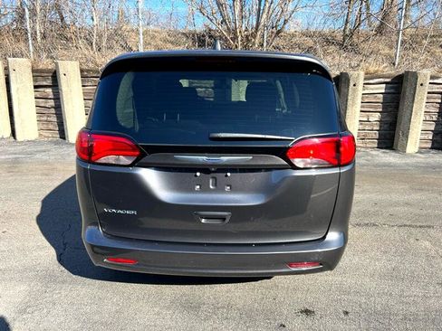 Used 2020 Chrysler Voyager L image 31