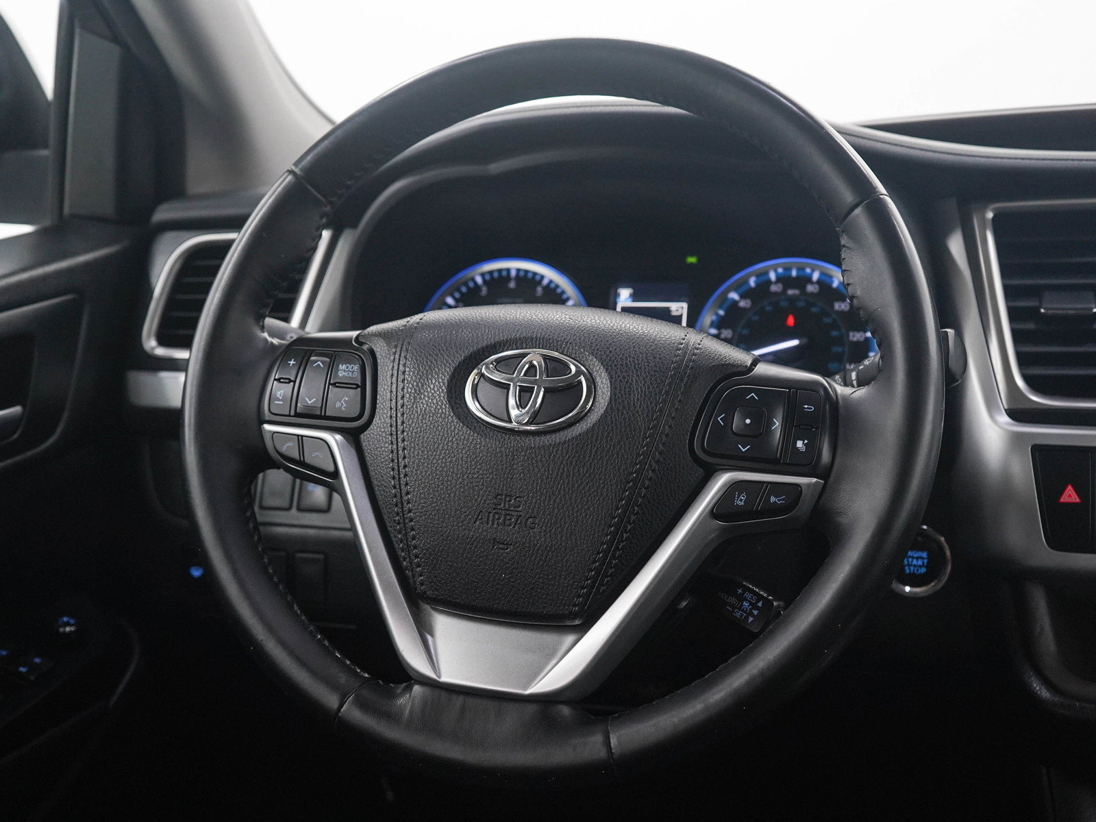 Used 2018 Toyota Highlander XLE AWD/4WD image 18