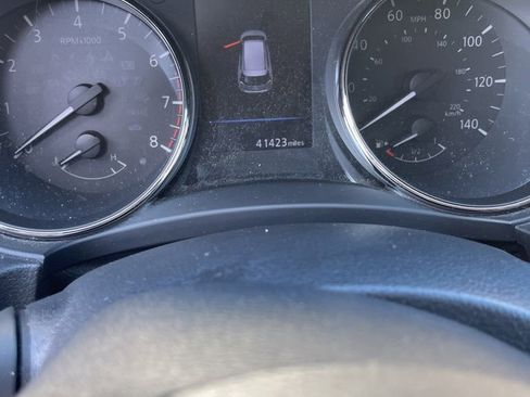 Used 2019 Nissan Rogue SV w/ Premium Package image 13