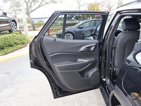 Used 2024 Chevrolet Trax RS w/ Sunroof Package image 27