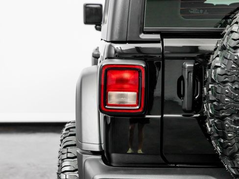 Used 2025 Jeep Wrangler Unlimited Sport AWD/4WD image 17